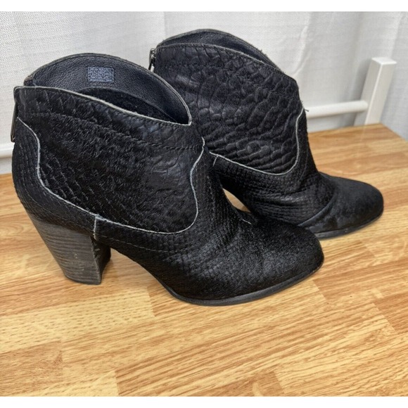 UGG Genuine Calf Hair Charlotte Black Snake Embossed Ankle Boots Size 8 - Picture 3 of 7